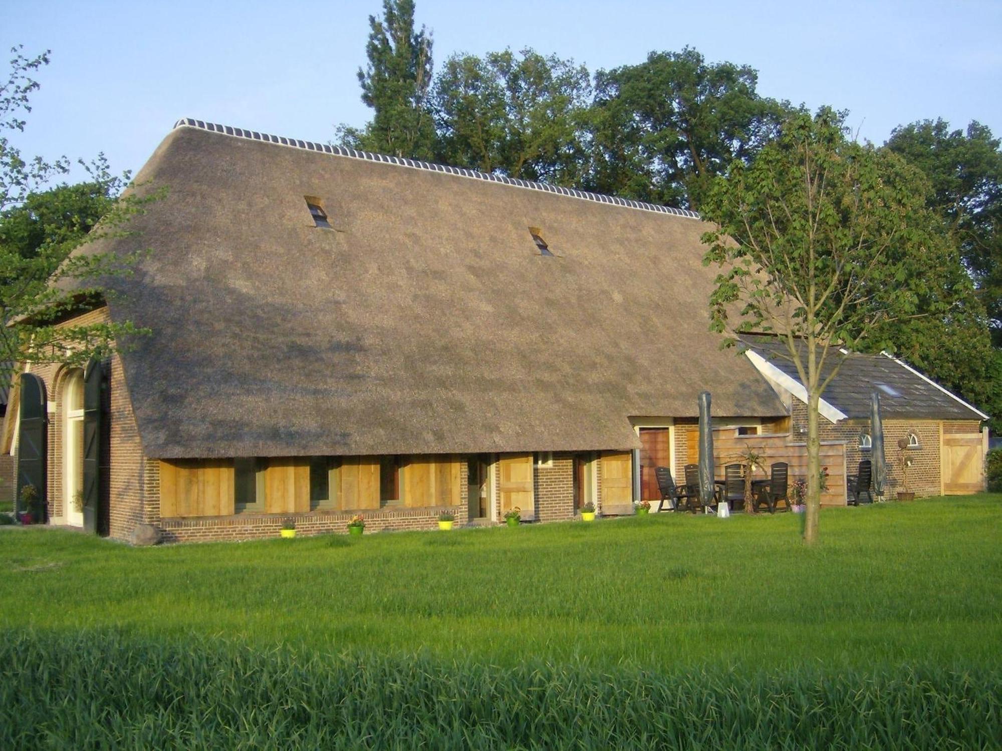 Quaint Farmhouse In Geesteren With Meadow View Eksteriør billede